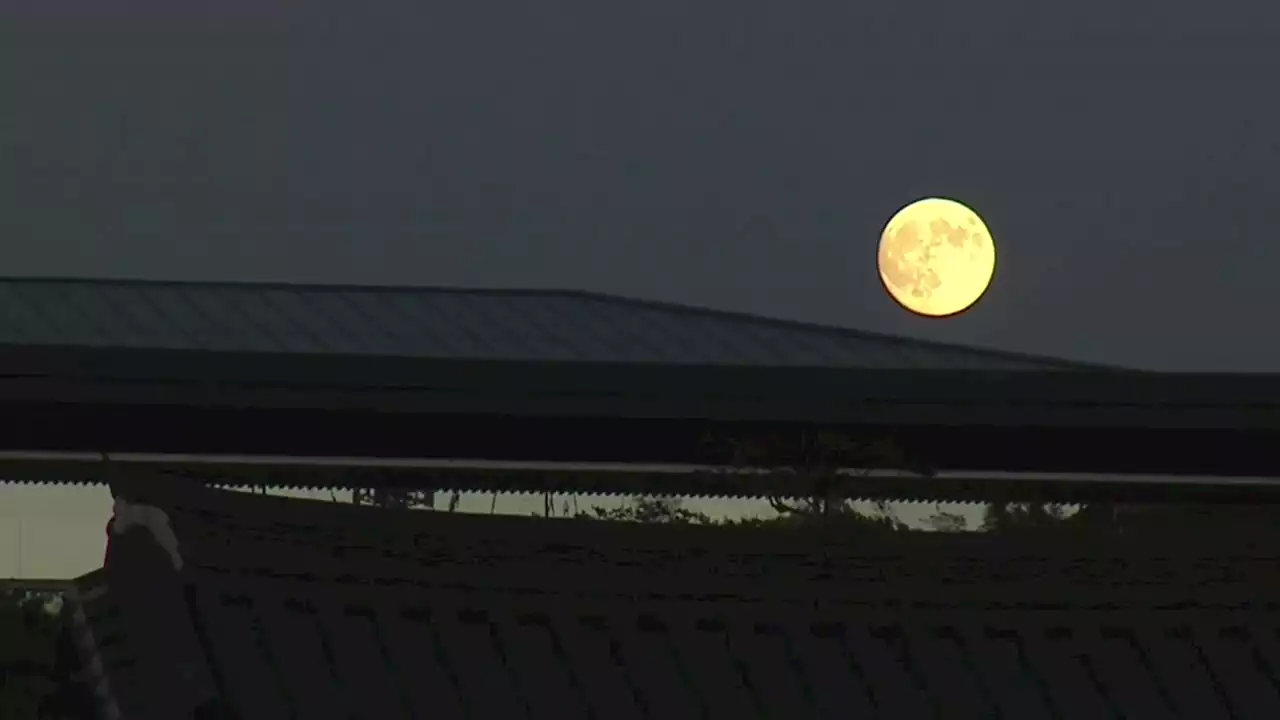 [날씨] 구름 사이로 보는 보름달...한옥마을 '한가위 축제'