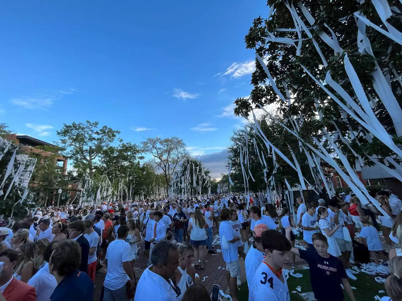 See Auburn fans roll Toomer’s Corner oak trees for first time since 2017