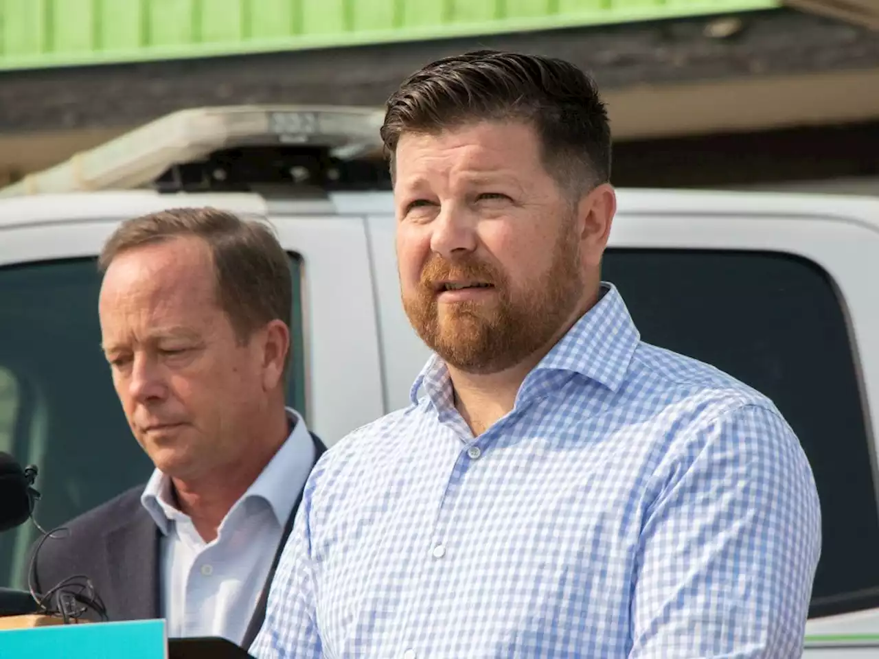 More critics pile up against Alberta UCP's 'move over' traffic rules