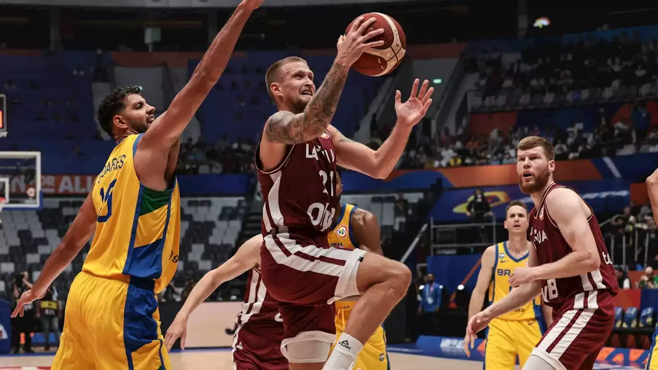 Brasil sofre 'apagão' após intervalo, perde para a Letônia e está eliminado da Copa do Mundo de basquete