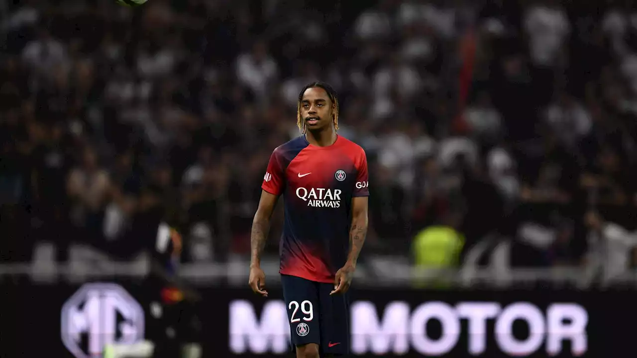 - Banderole, bronca… Bradley Barcola chahuté par le Groupama Stadium avant la rencontre OL-PSG