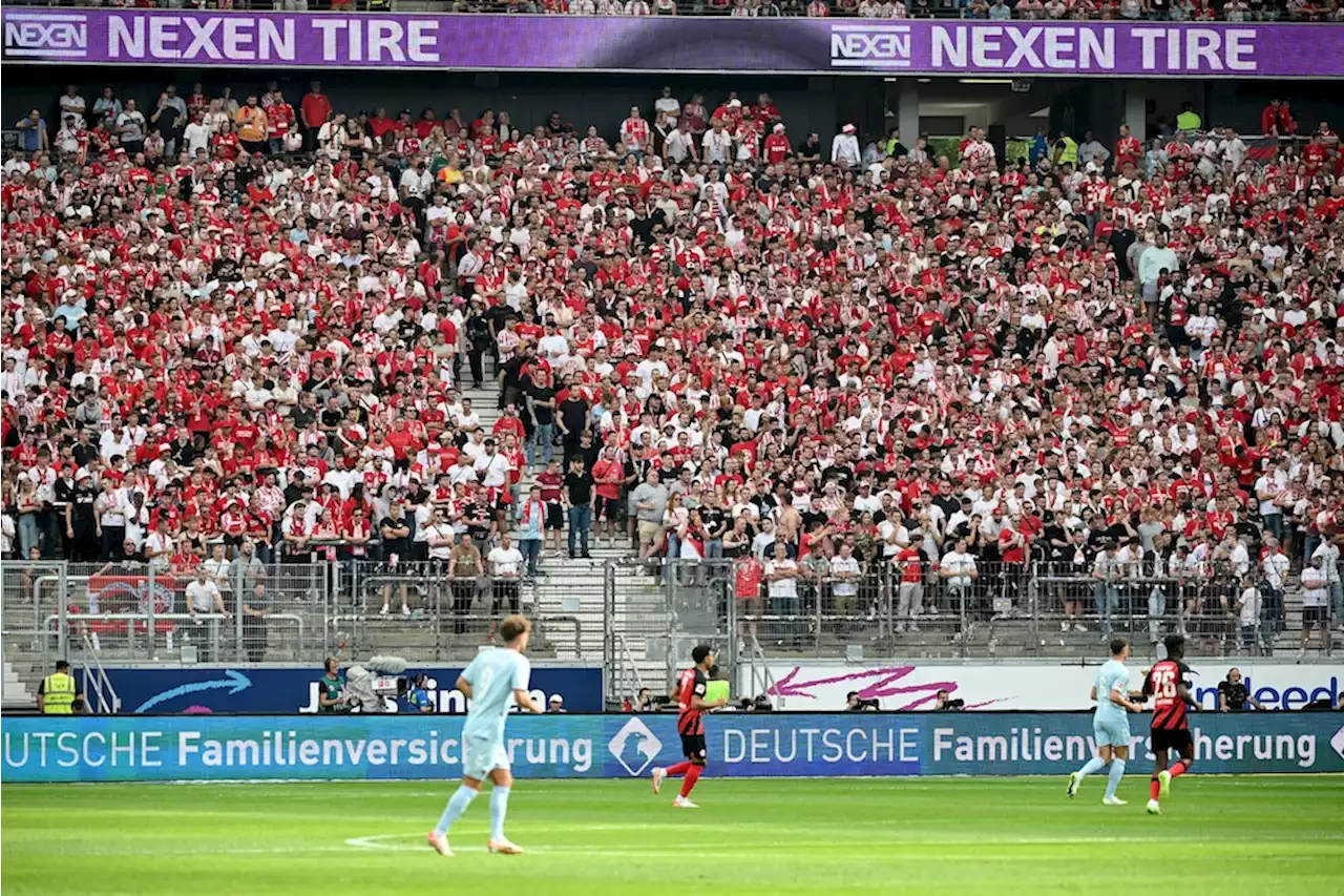 Auseinandersetzung in Frankfurt: Polizei-Einsatz vor FC-Spiel: Tränengas gegen Köln-Fans