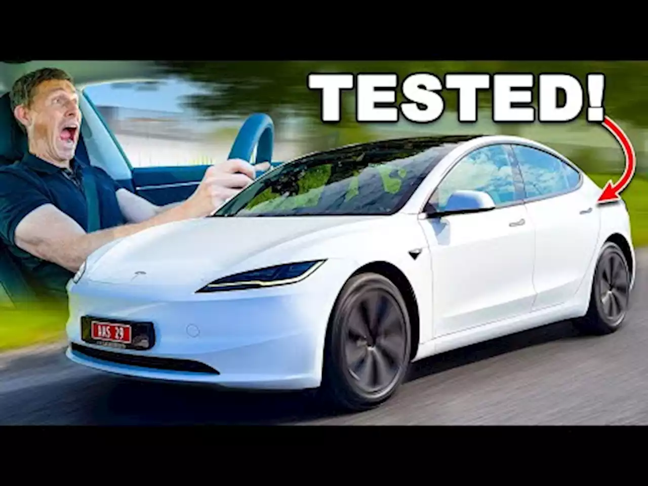 Tesla Model 3 på vägen. Och lite närmare tittar.