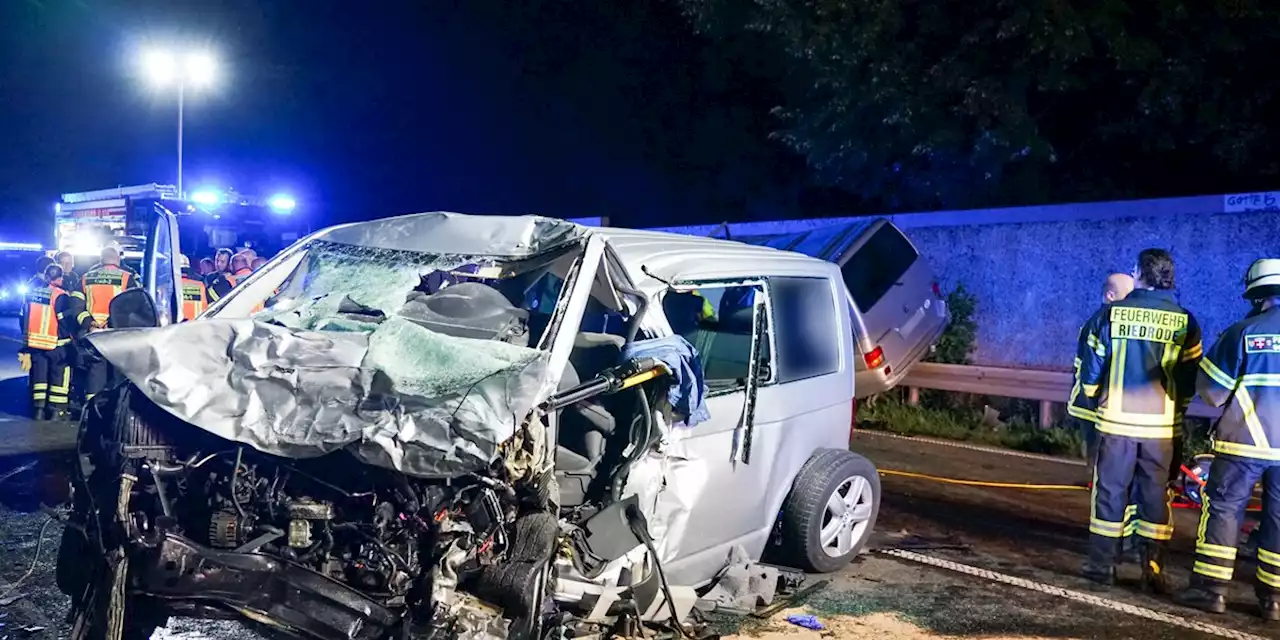 Zwei Tote und zwei Schwerverletzte bei Frontalcrash zweier Busse