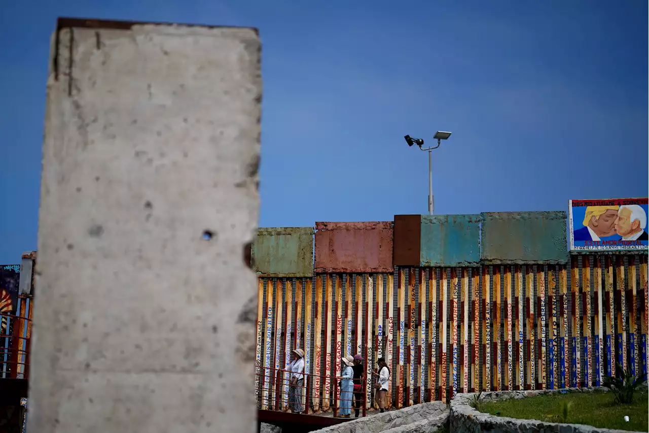 Mexico places piece of Berlin wall near US border: 'May this be a lesson'