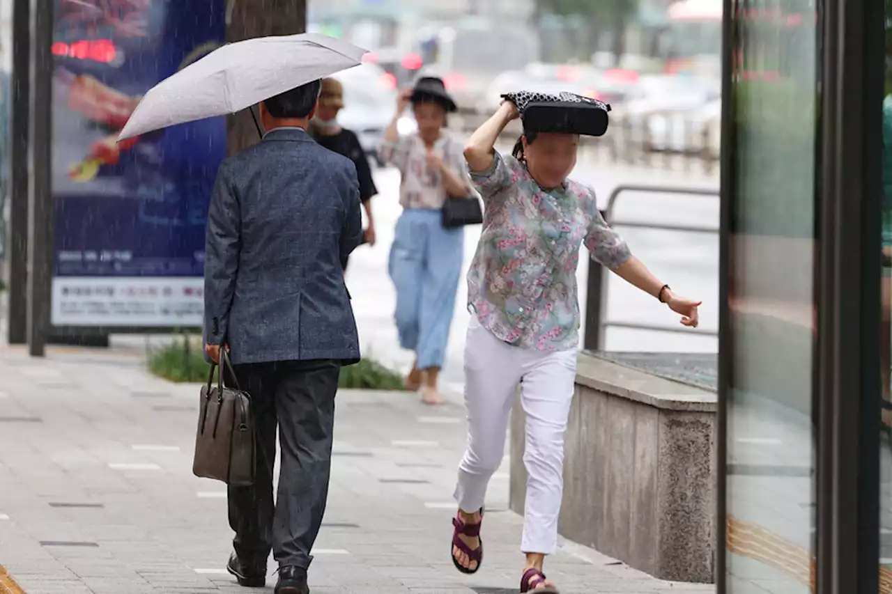 전국 대부분 흐리고 비…서쪽·남부지방 한낮엔 여전히 더워요