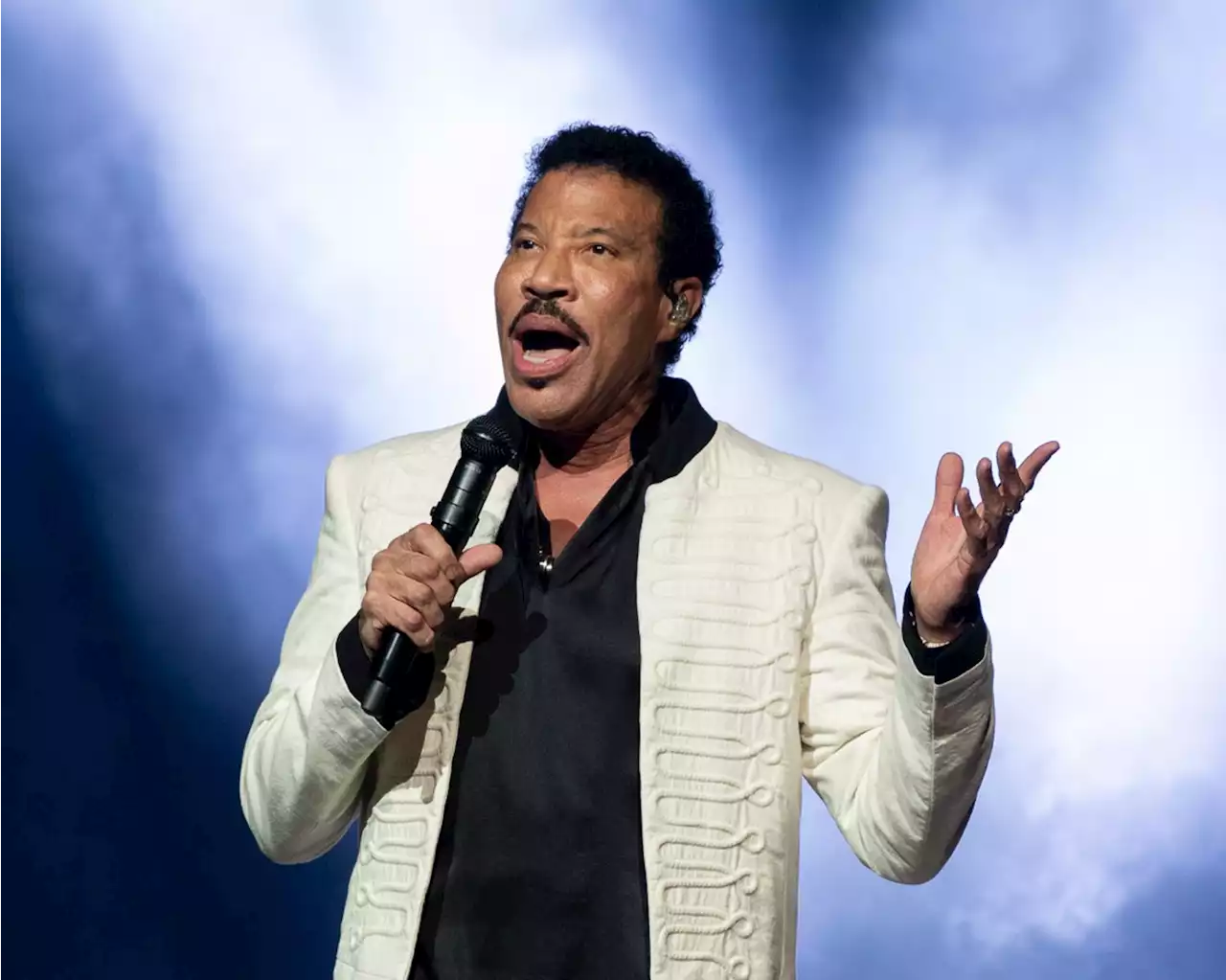 Lionel Richie, Earth, Wind & Fire Remain Timeless at Toyota Center