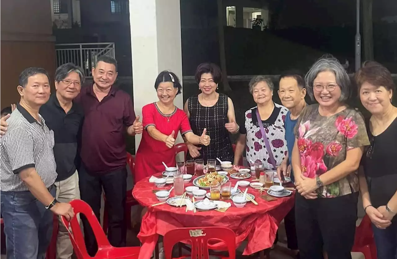 Quah Kim Song joins Sylvia Lim at Serangoon North Hungry Ghost Festival dinner