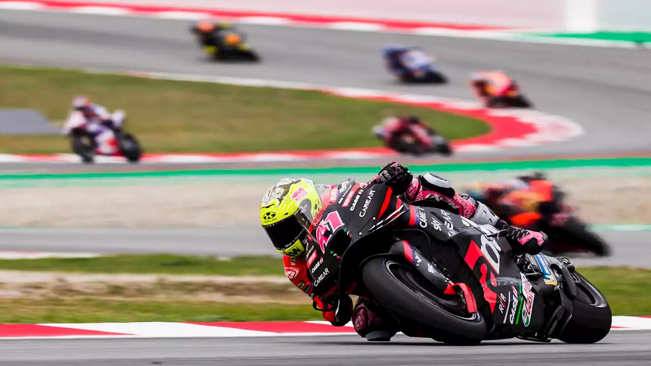 Aleix Espargaró vence en Barcelona con bandera roja y Bagnaia en el hospital