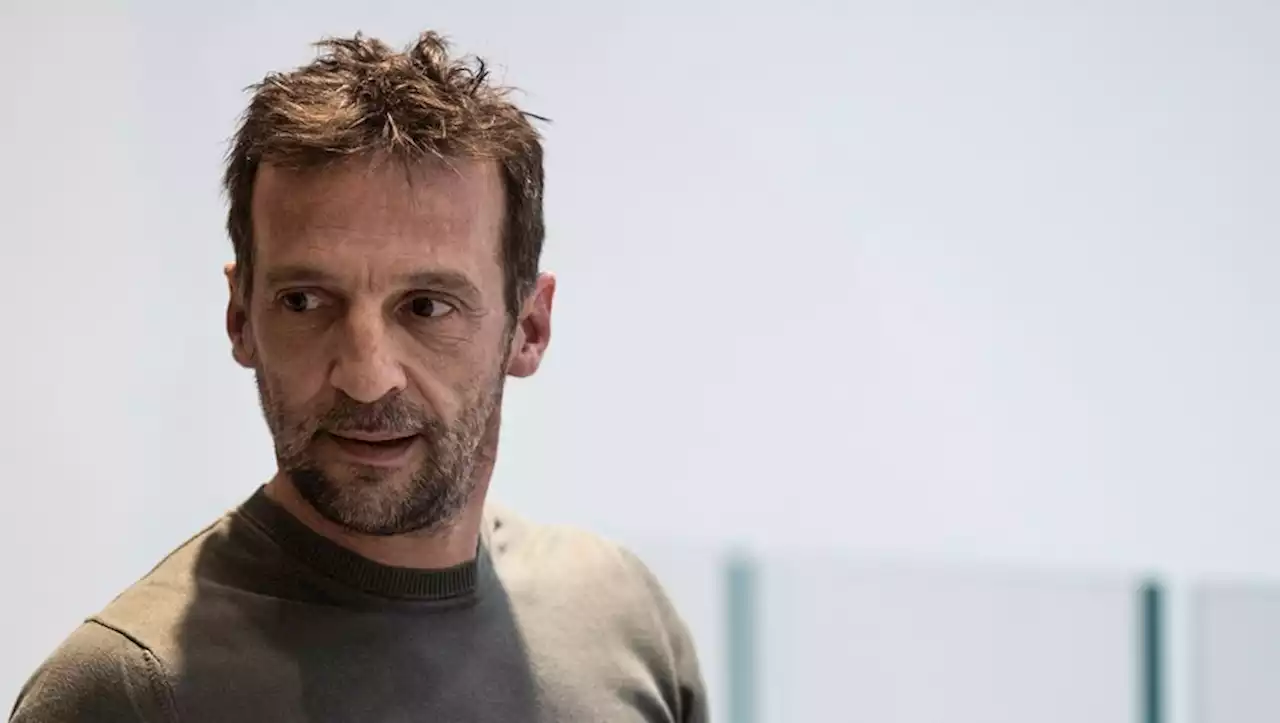 Accident de moto de Mathieu Kassovitz : multiples fractures, stage de perfectionnement, enquête... ce que l'on sait après la grave chute de l'acteur