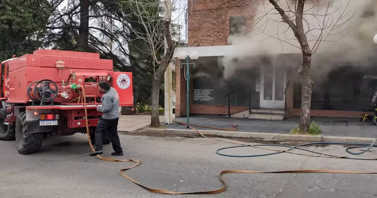 Santa Rosa: un incendio causó pérdidas totales en tres locales comerciales | Ciudadanos