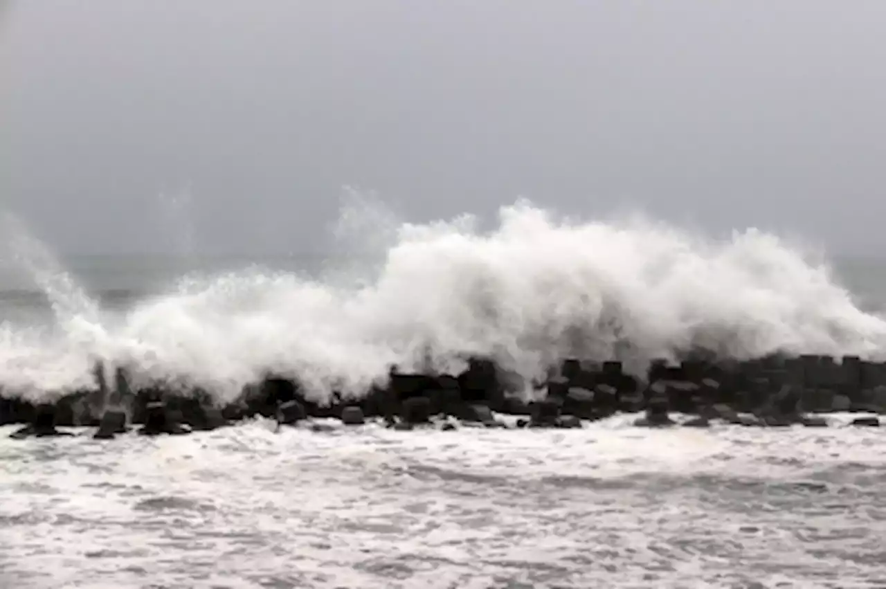 Thousands evacuated, flights cancelled as Taiwan girds for Typhoon Haikui