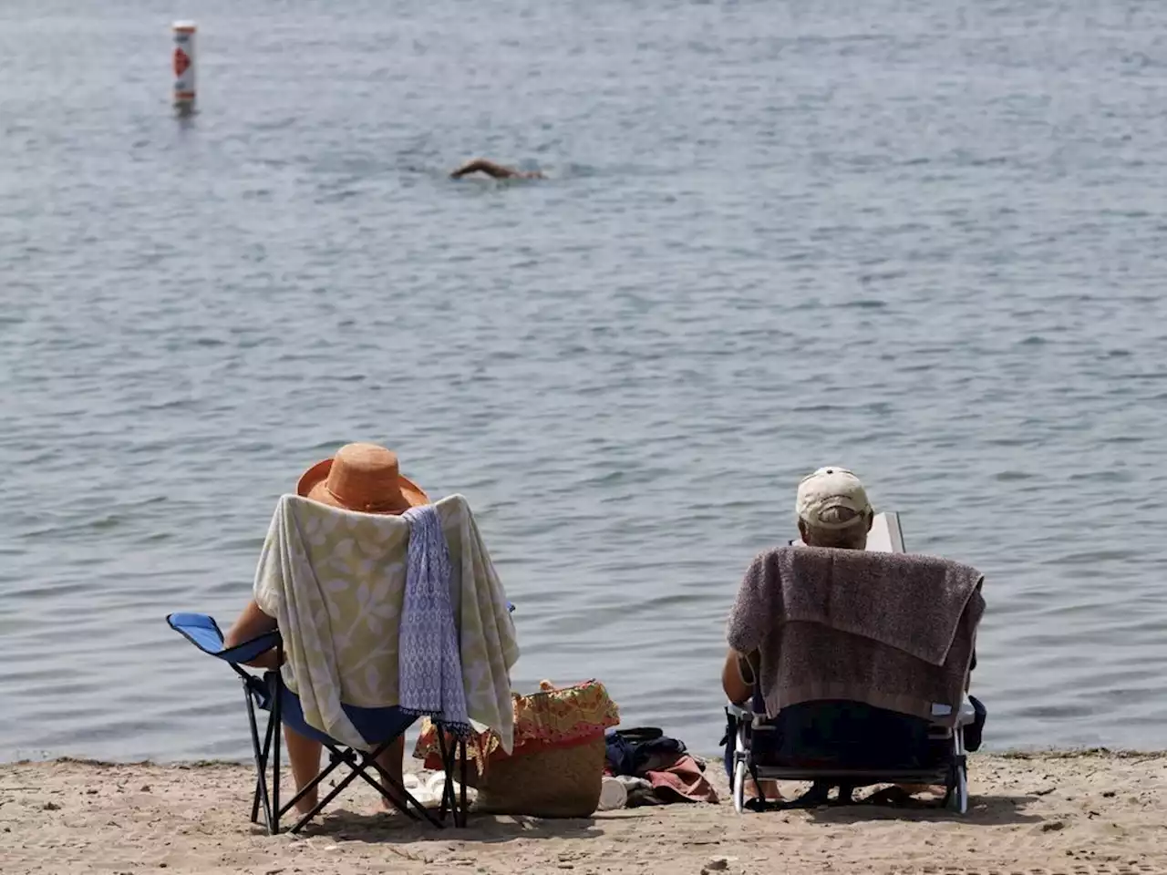 Heat wave expected to hit Ontario, wildfire smoke, rainfall and wind elsewhere