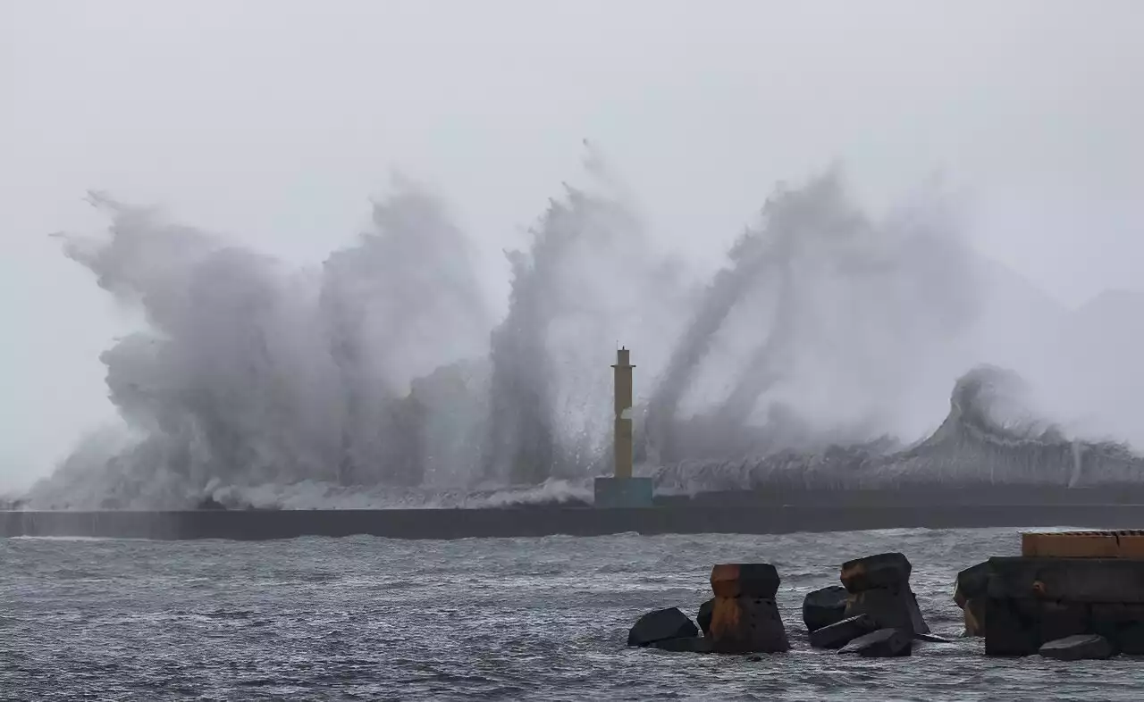 Typhoon Haikui makes landfall in Taiwan