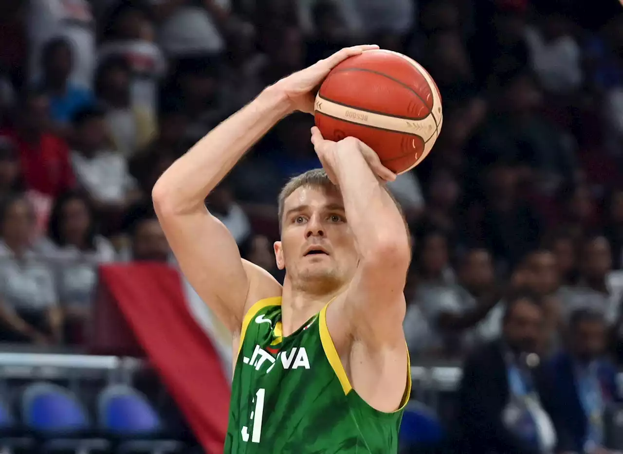 Basketball-Hot-shooting Lithuania hand U.S. first World Cup loss