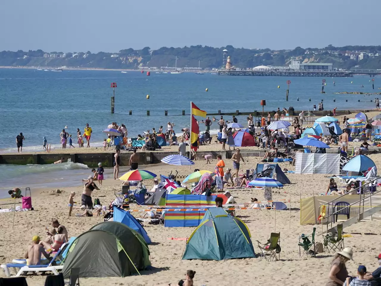 Heatwave predicted with temperatures set to hit 32C at start of new school term