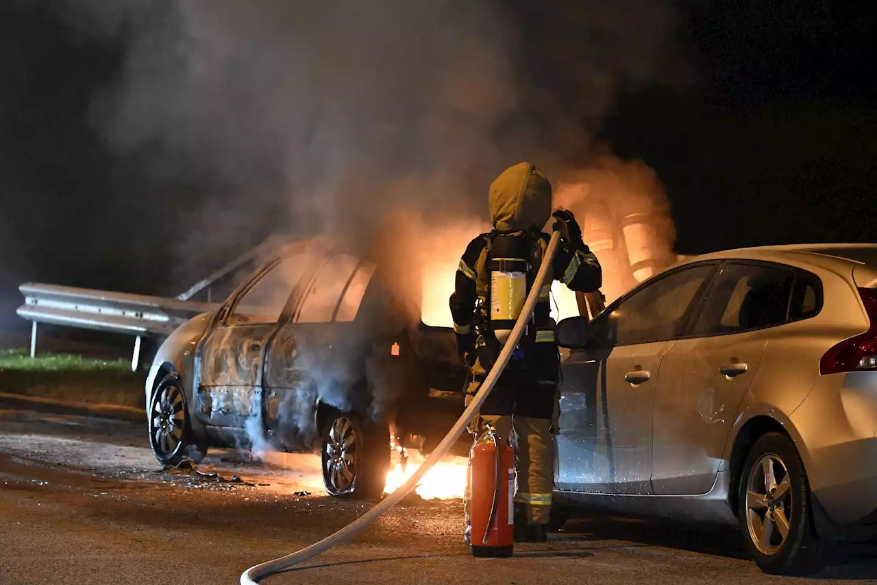 Flera bränder på Rosengård – polisen är på plats