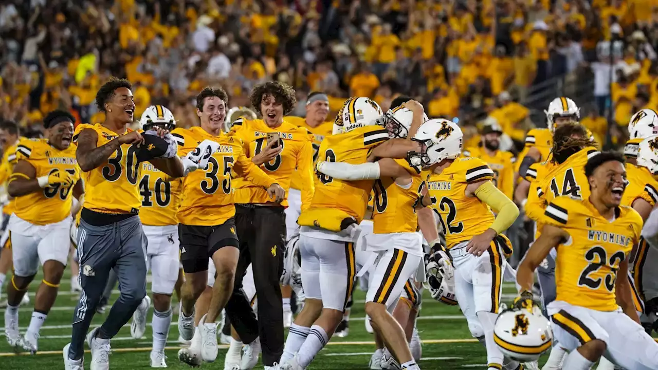 Fans rush the field after Wyoming secures thrilling 2OT victory