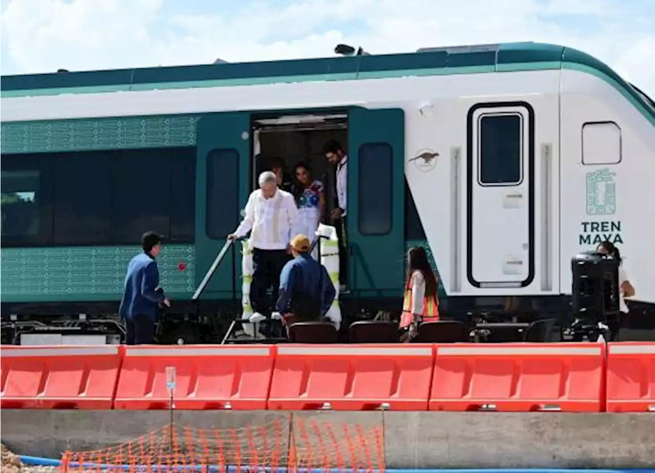 Pruebas del Tren Maya: Convoy donde viajaba AMLO queda varado por más de una hora