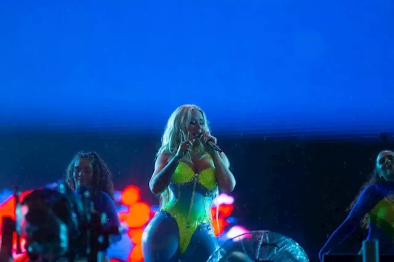 The Town: Iggy Azalea se declara ao Brasil em show sob temporal