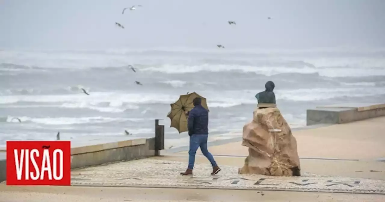 | Sete distritos de Portugal continental sob aviso laranja por chuva forte e trovoada