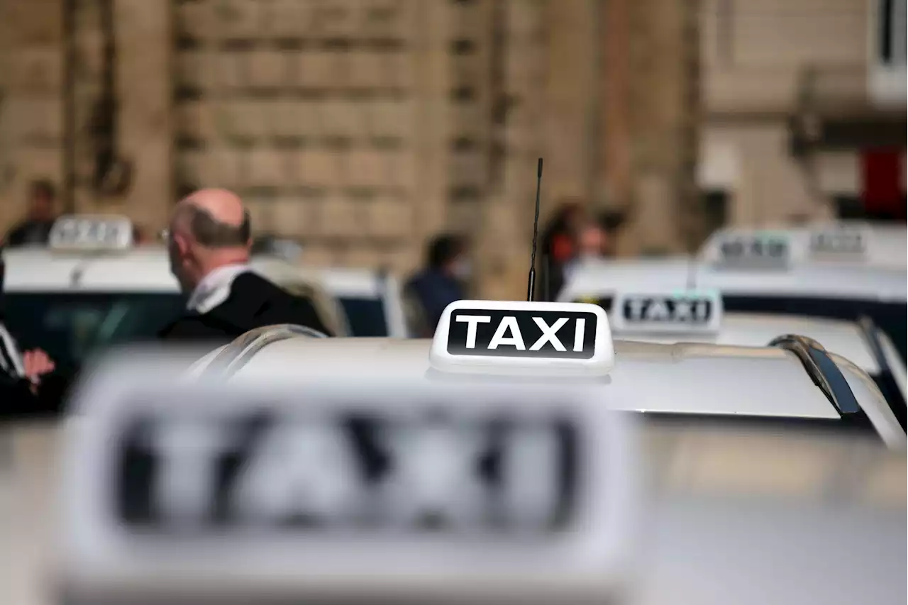 Taxi a Roma, l'attesa infinita alla Stazione Termini