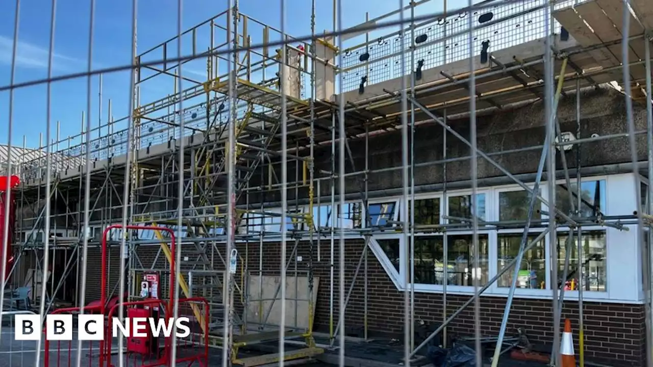 Essex: Chelmsford hospital has roof props installed due to Raac