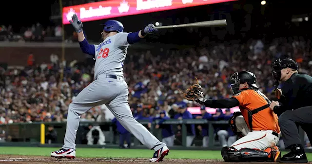 Hernández hits three-run homer as Dodgers beat Giants 5-2 in