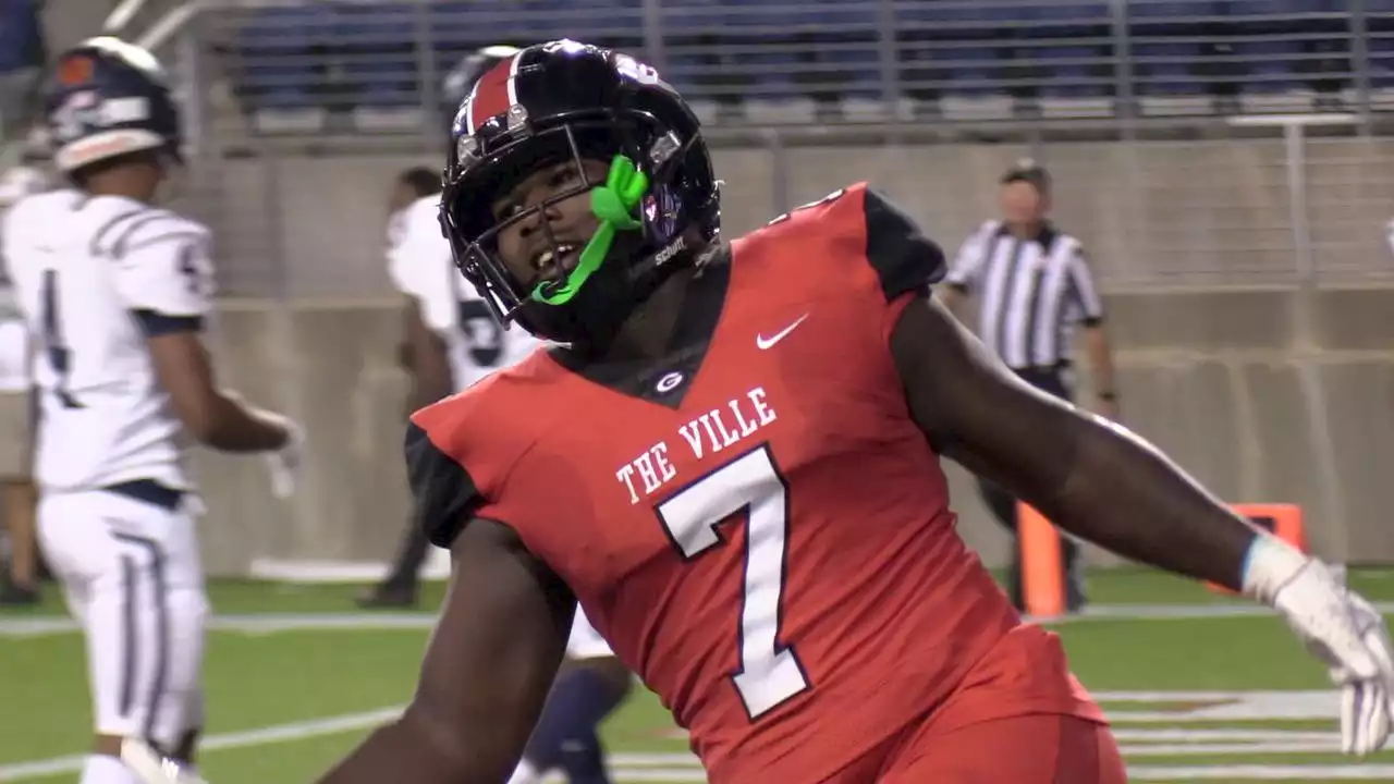 Watch Glenville’s D’Shawntae Jones make the most of a light night vs. Rhodes