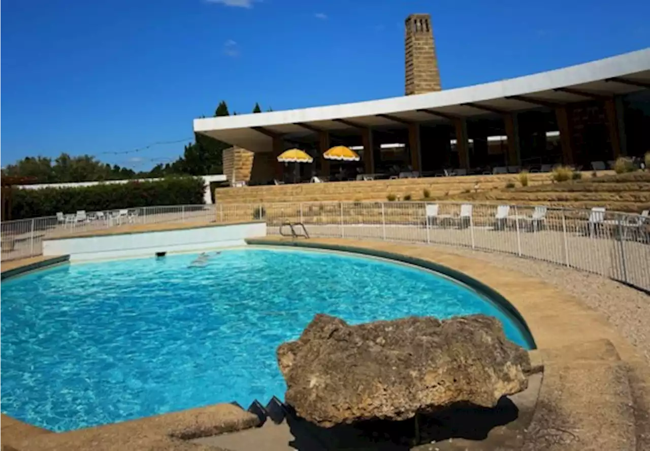 Een nacht in een modernistisch luxemotel langs de Franse snelweg