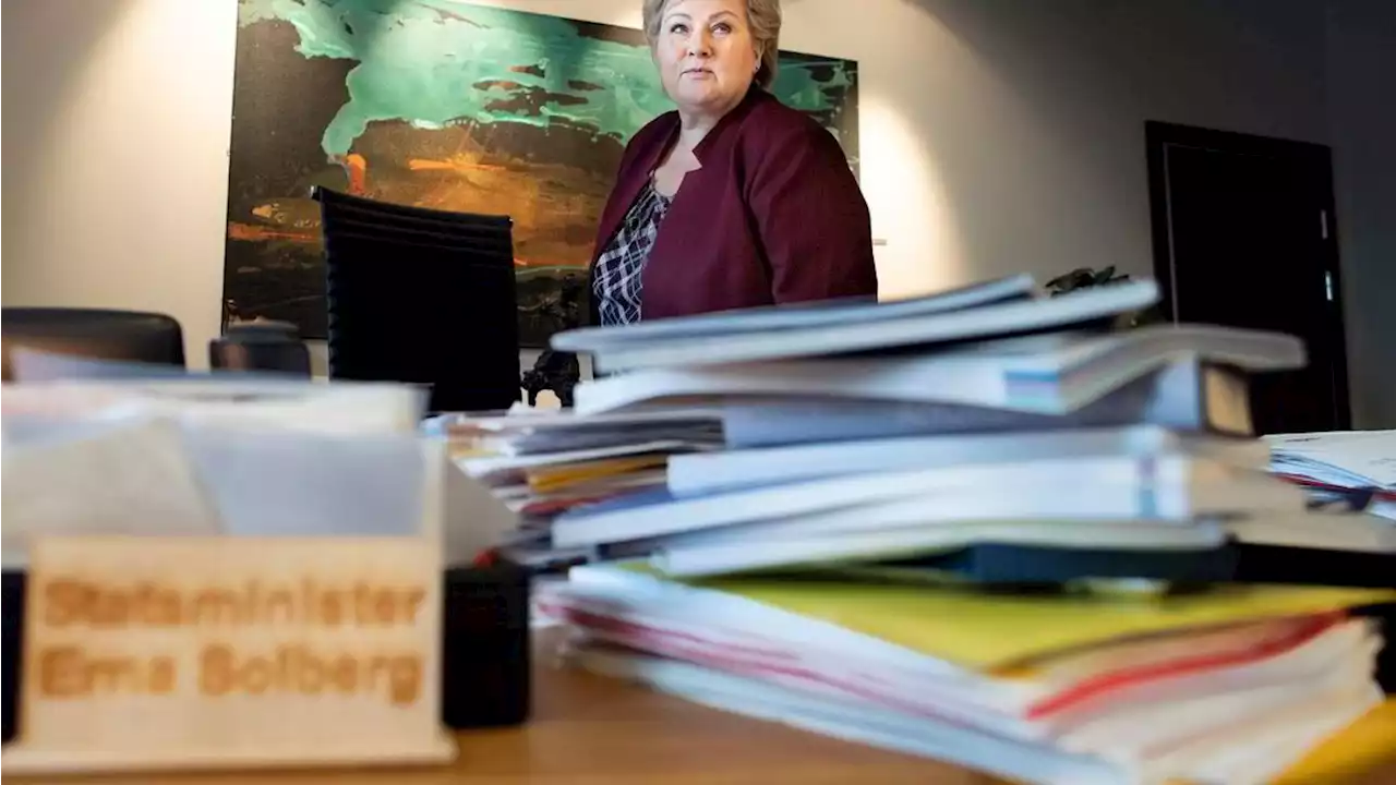 Solberg-regjeringen kan ha brutt loven da den makulerte dokumenter om aksjehandel (+)