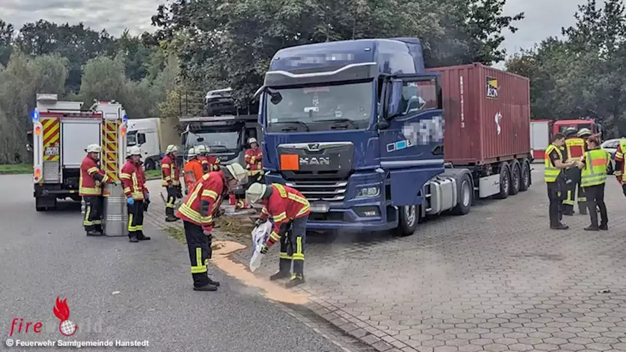 D: Durch Metallteil aufgerissener Lkw-Tank zieht kilometerlange Dieselspur auf der BAB 7