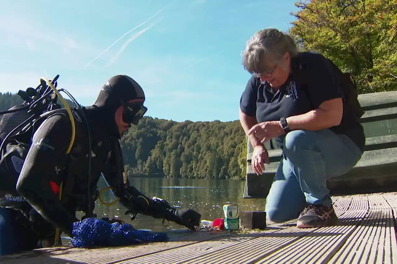 Le lac Pavin dans le Puy-de-Dôme nettoyé par des plongeurs au grand cœur