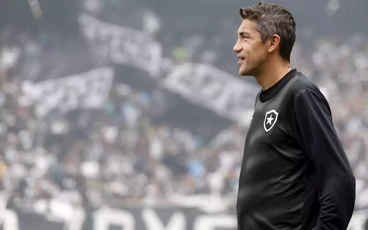 Bruno Lage agradece apoio de torcedores em treino aberto no Nilton Santos | Botafogo