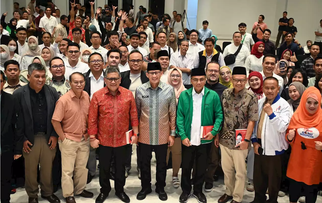 Hasto Beri Sinyal Sandiaga jadi Bacawapres Ganjar Melalui Sebuah Pantun