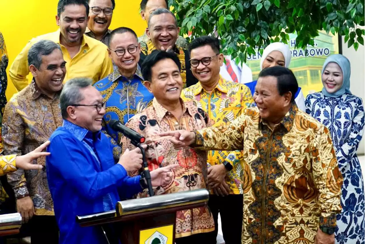 Survei Indikator: Publik Nilai Golkar dan PAN Dukung Prabowo Bukan Arahan Jokowi