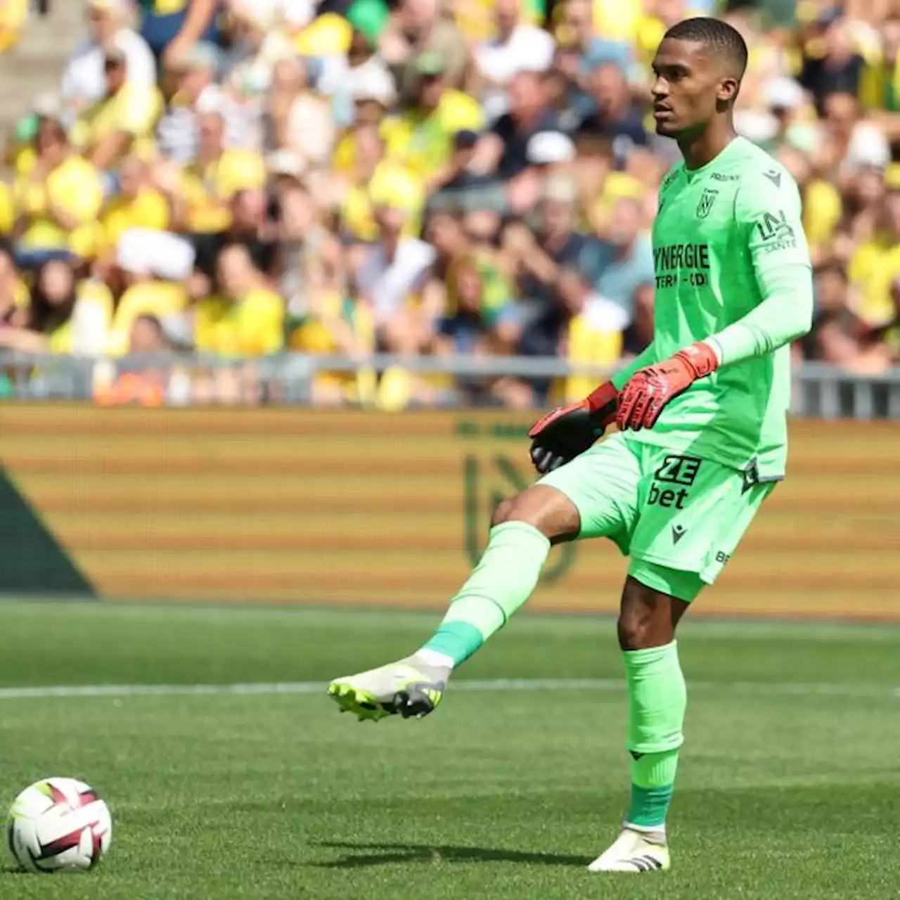 Alban Lafont toque à la porte avant le déplacement de Nantes à Rennes