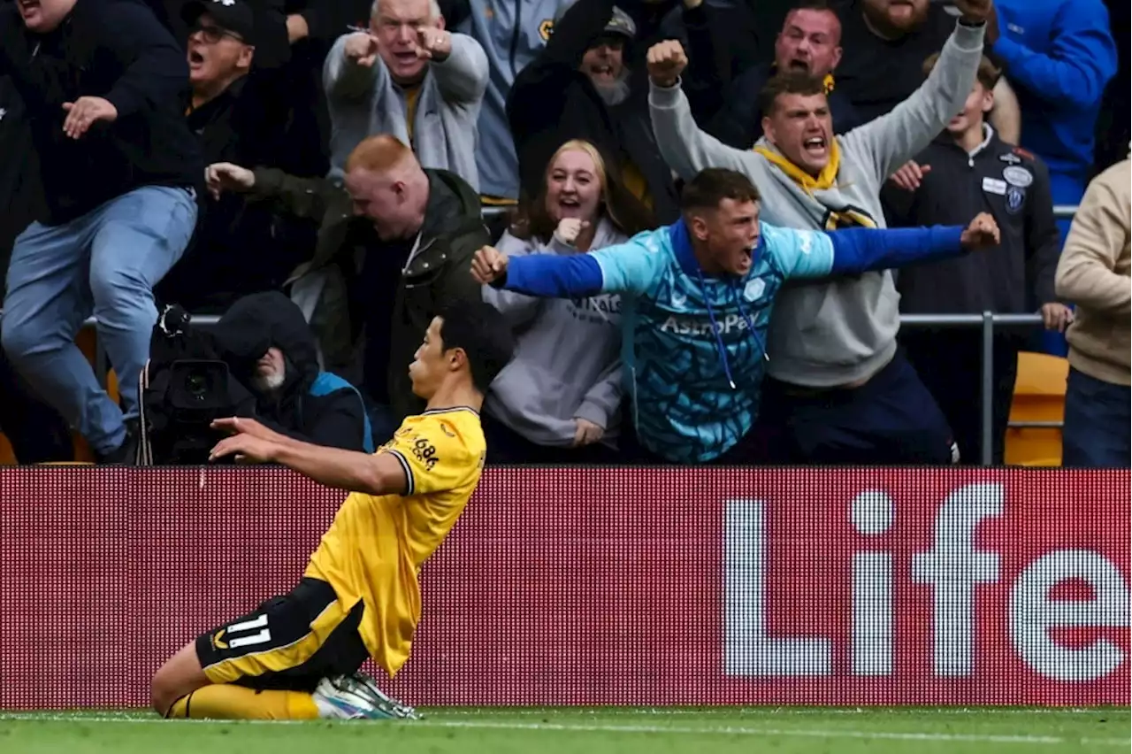 Man City shocked by Wolves, Man Utd beaten by Crystal Palace