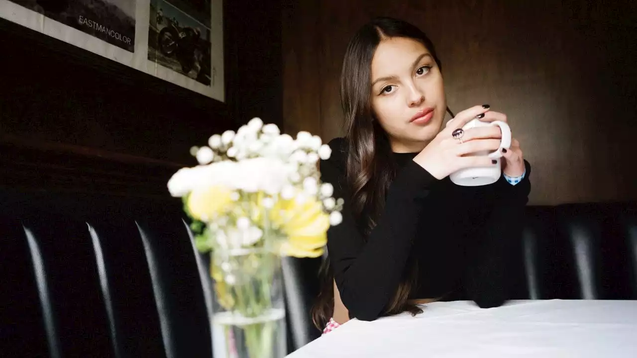 Olivia Rodrigo, the Voice of Generation Z; Plus, Stephen Kotkin on Ending the War in Ukraine