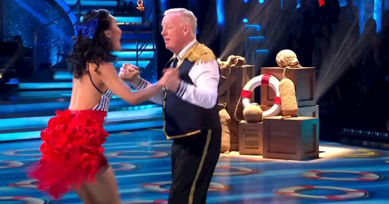 Strictly's Les Dennis awarded a 10 'for entertainment' after 'dad' dance