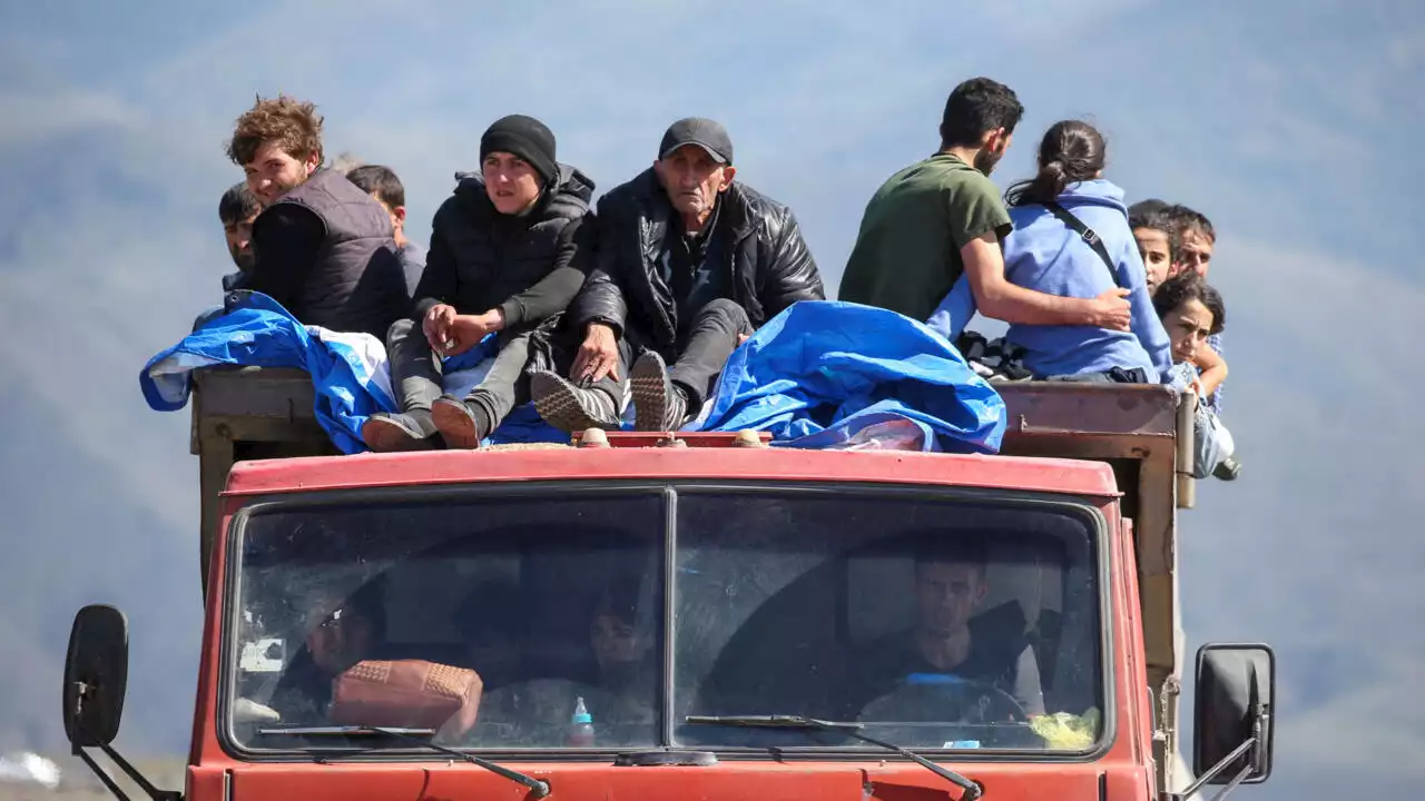 - Haut-Karabakh: exode massif de la population arménienne