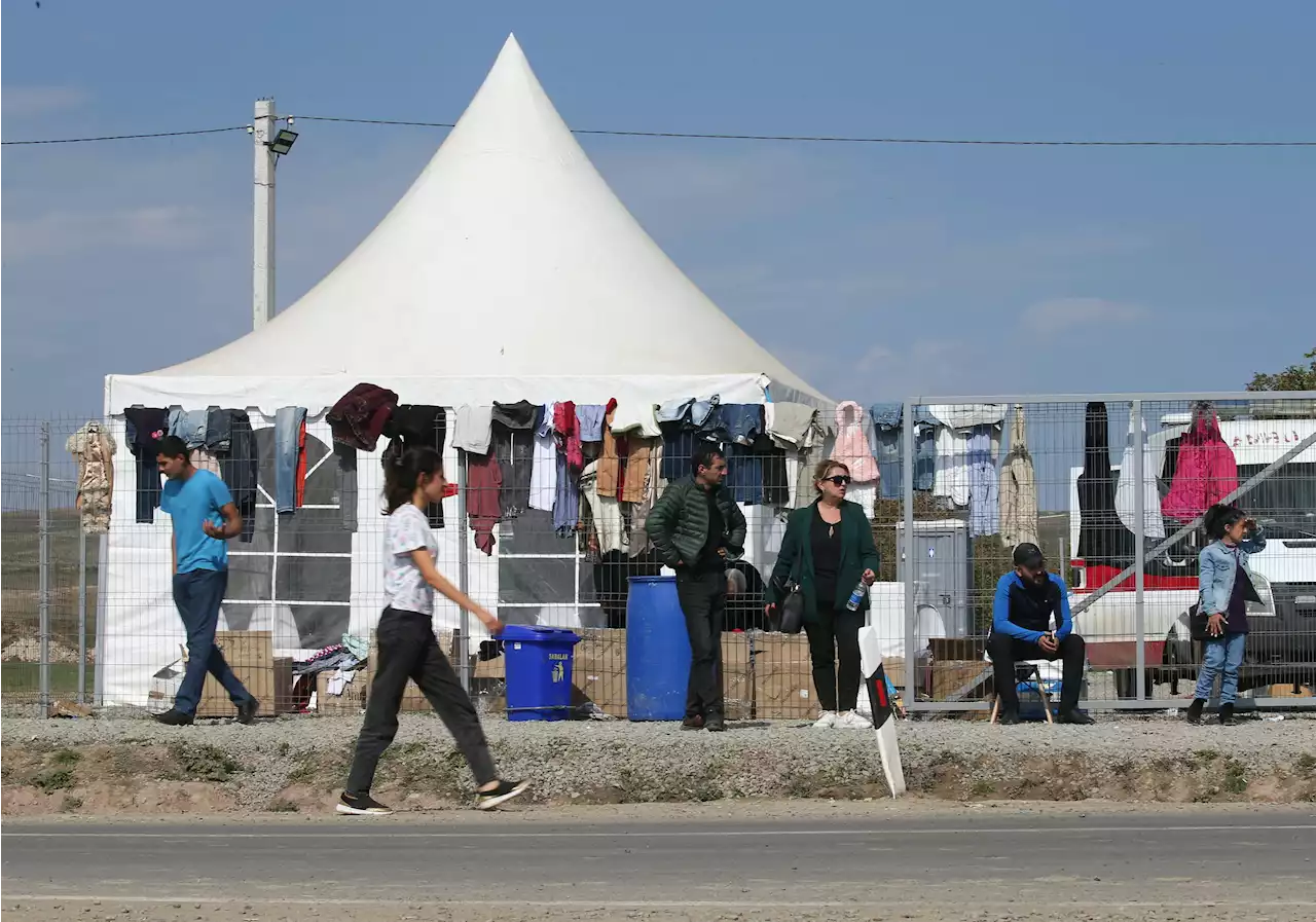 More than 100,000 refugees arrive in Armenia as exodus swells