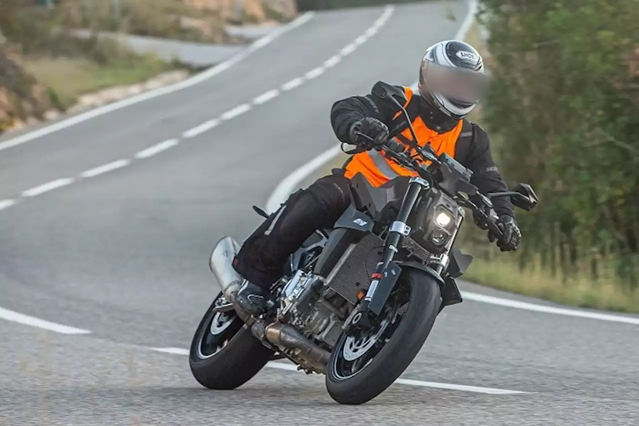 KTM 990 Duke erwischt: Neuer Motor, neues Design