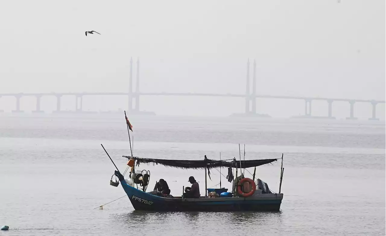 Haze at unhealthy levels in several areas