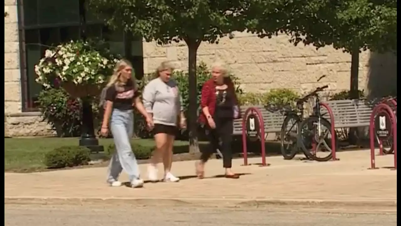 Grandmother, mother, and 2 daughters enroll at Wisconsin college together