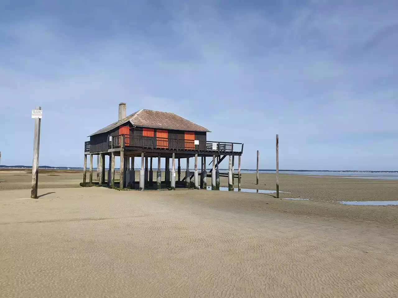 Emblématique du bassin d'Arcachon, la cabane tchanquée n°3 a tapé dans l'œil de Stéphane Bern