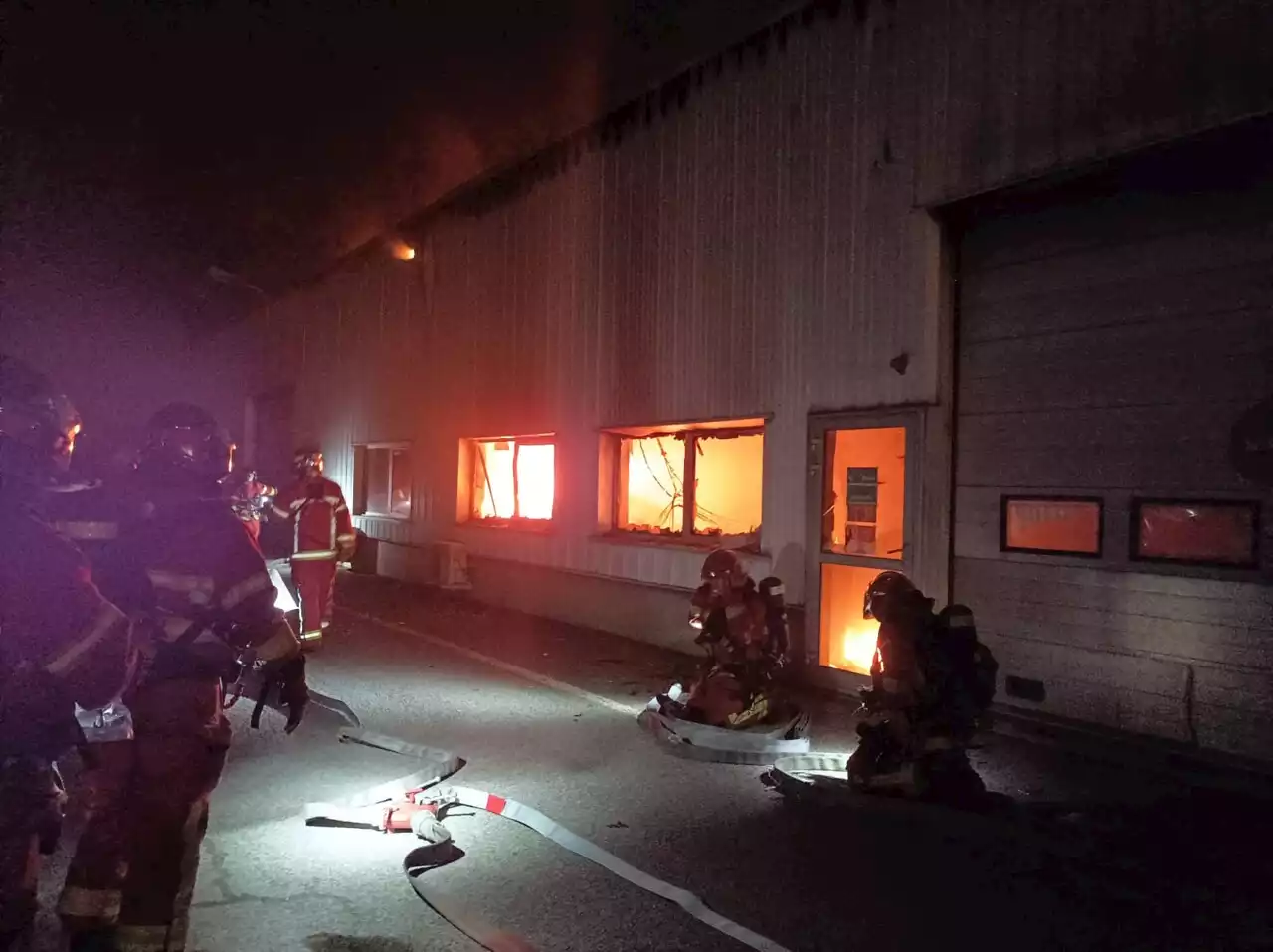 Un important incendie se déclare dans un garage automobile dans l'Oise