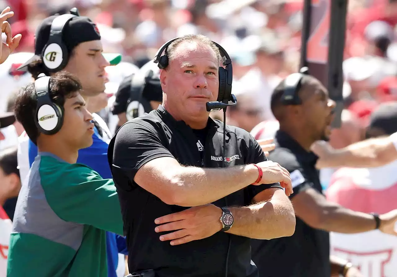 Watch Arkansas State player console Butch Jones during 73-0 beatdown by Oklahoma