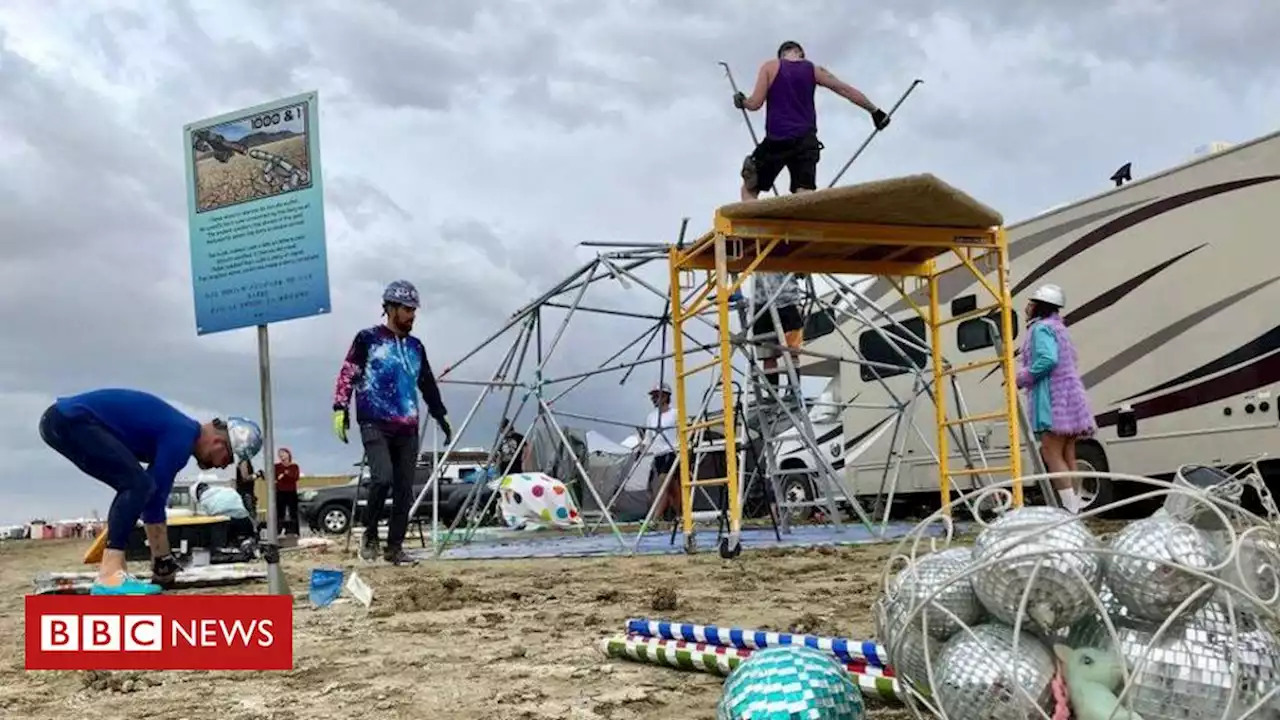 Burning Man: o que acontece agora com 72 mil ilhados por lama no meio do deserto