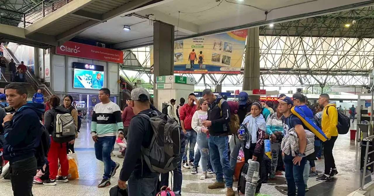 Empresas transportadoras cubrirán con más buses el alto flujo de migrantes de Medellín a Urabá